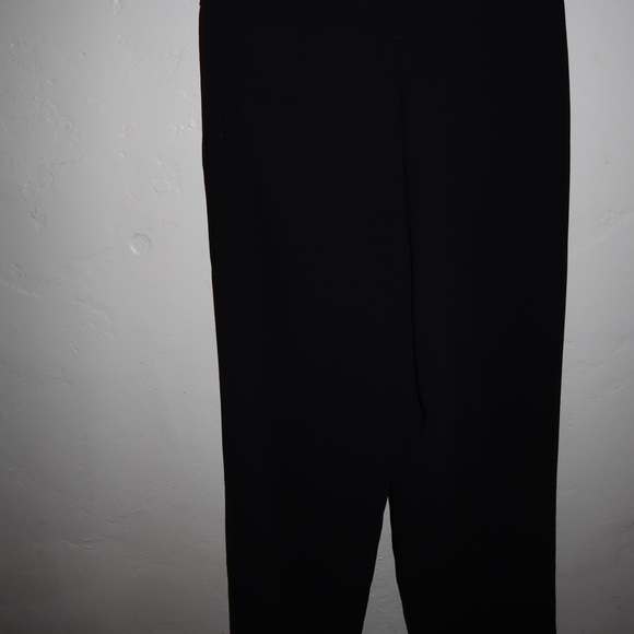 Tailored, relaxed high-rise pants with front pleats and a long, wide leg. - Picture 5 of 5